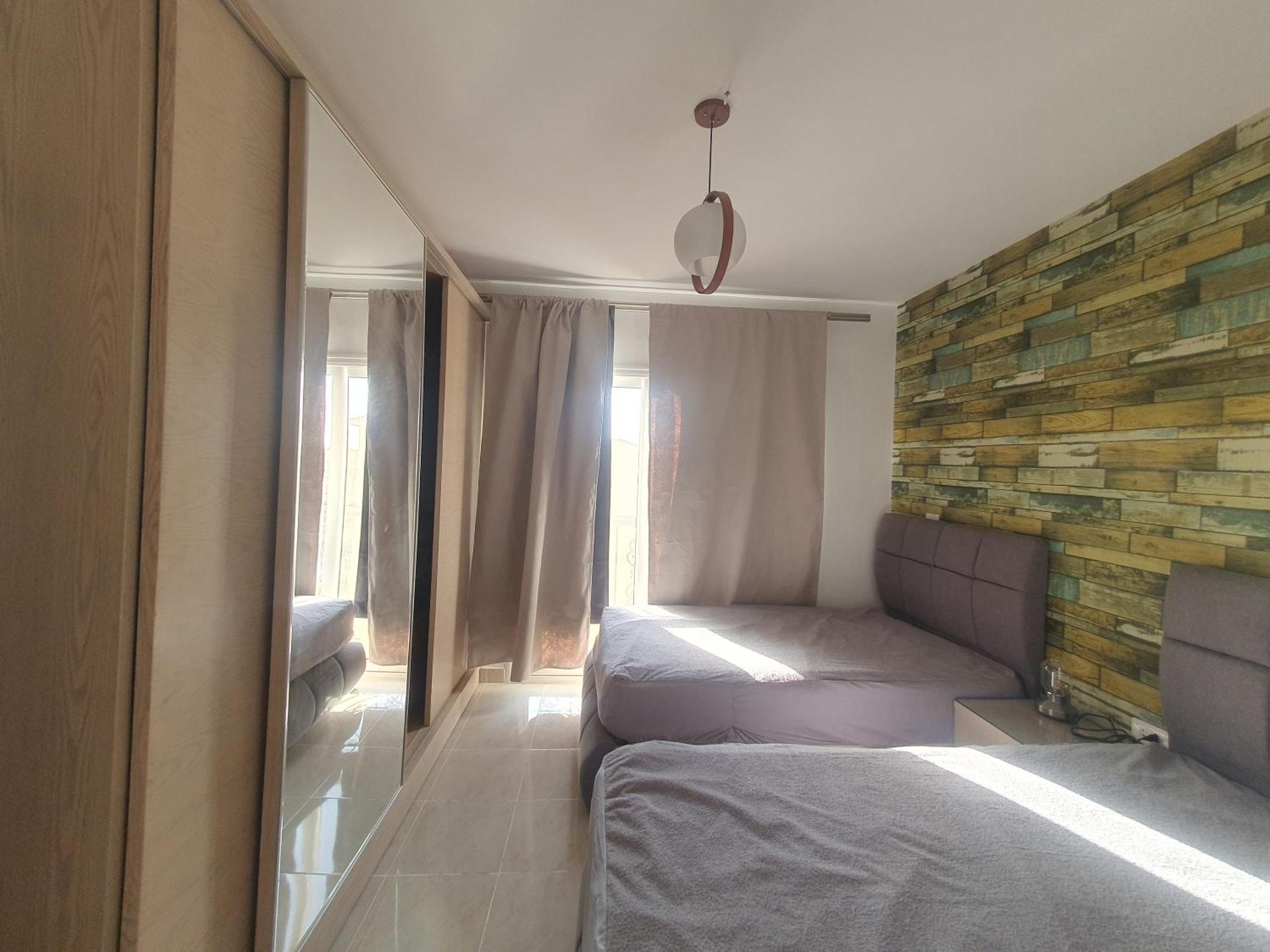 Clubside Retreat In Rehab Apartment